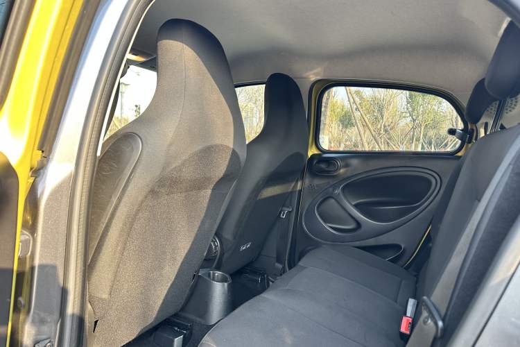 Used smart forfour 2018 1.0L 52 kW Dynamic Edition
