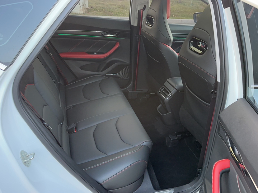 Geely Auto Emgrand S 2021 1.4T CVT Prestige Edition — снимка 19