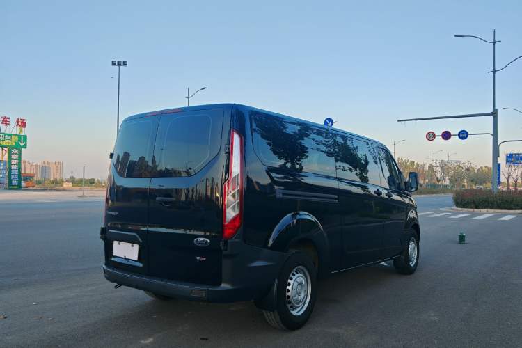 Used Ford Transit 2020 2.0T Diesel Multi-Function Commercial Vehicle Mid-Chassis Low-Roof Design with Dual Rear Doors Meeting China VI Emission Standards
