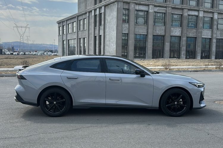 Used CHANGAN UNI-V 2023 1.5T Prestige Model
