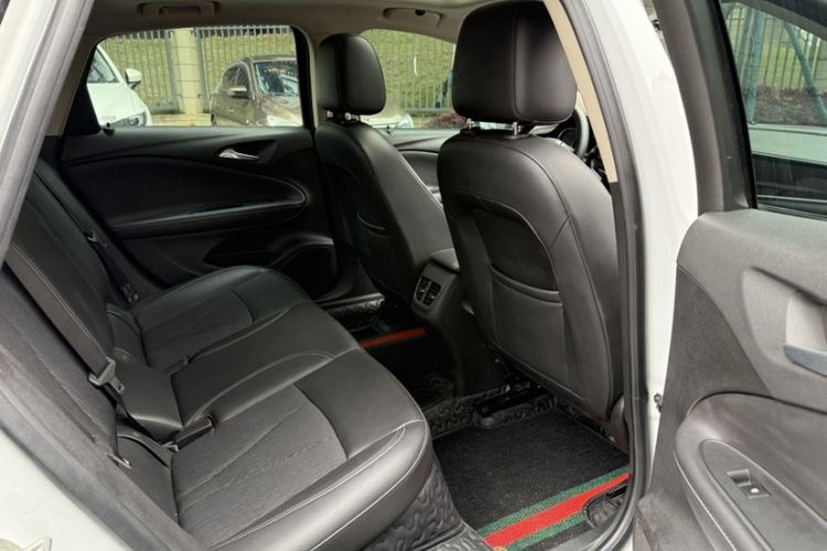 Used Buick Verano 2018 Sedan 20T Dual-Clutch Leading Model Interior 4