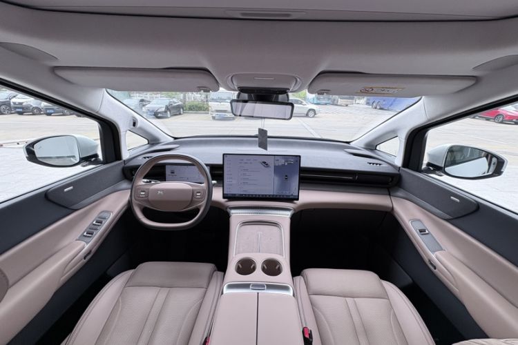 Used XPeng X9 2025 740 Ultra-Long Range Max
