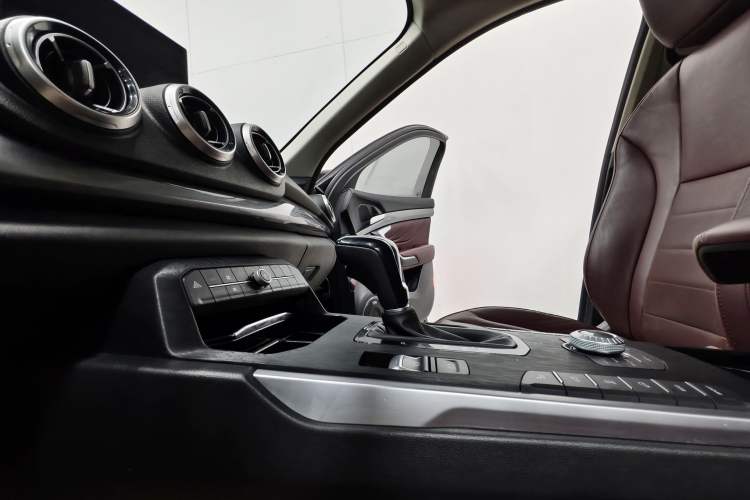 Used Wey VV7 2017 2.0T Flagship Model Interior 8