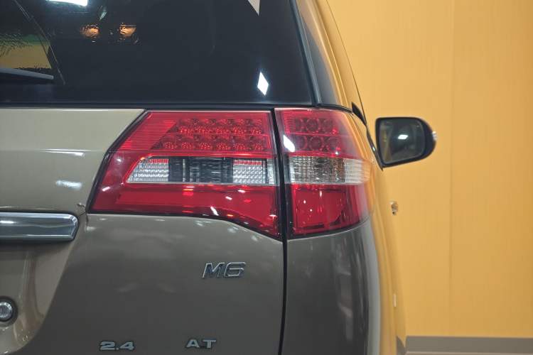 Used BYD M6 2013 2.4L Automatic Luxury Model
