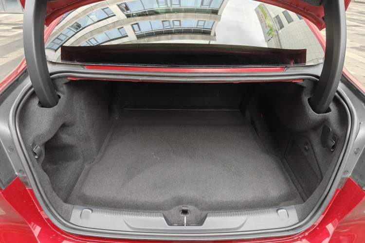 Used Jaguar XEL 2020 2.0T 200 PS S Advanced Elegance Edition Trunk