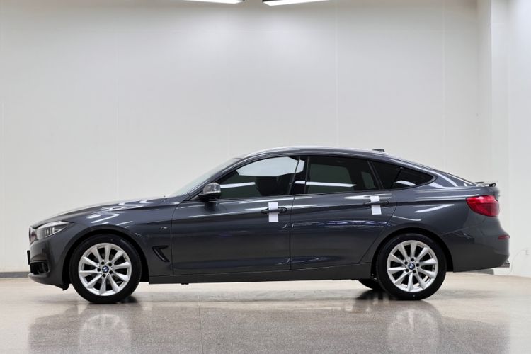 Used BMW 3 Series GT 2019 320i Sport Edition Exterior 3