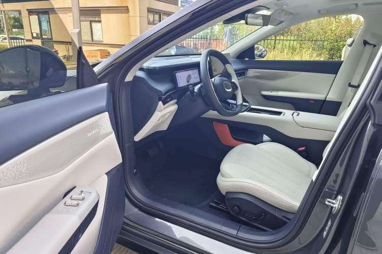 Used Lynk & Co 07 2024 EM-P 126 Long-Range Halo Interior 12