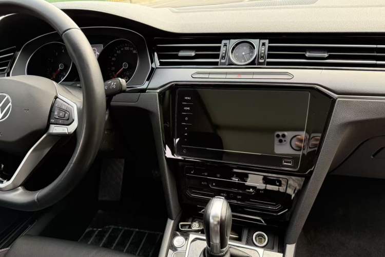 Used Volkswagen Magotan 2020 330TSI DSG Leading Model Audio And AC Panel