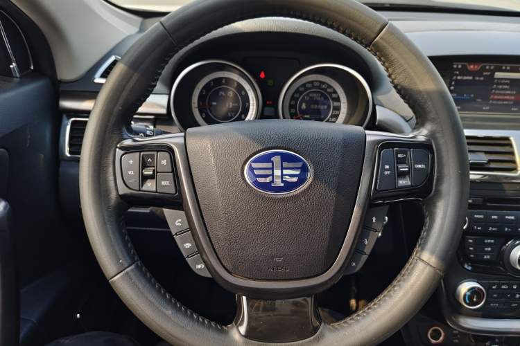 Used Bestune X80 2015 2.0L automatic luxury version
