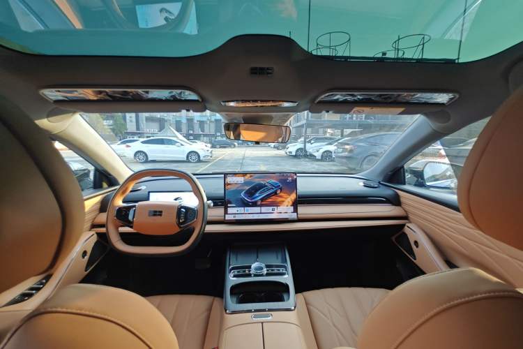 Used Geely Galaxy Galaxy 8 2025 130km EM-i Deluxe Edition
