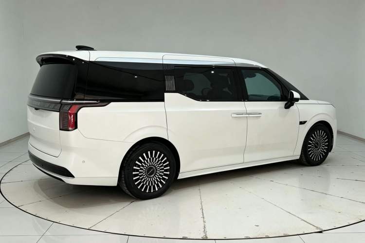 Used Zeekr 009 2022 WE Edition Exterior 1