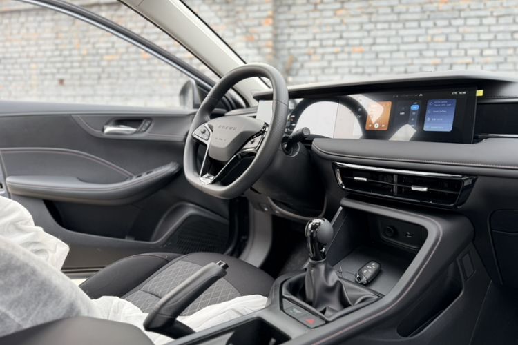 Used Roewe i5 2026 Model 1.5L Manual Comfort Version