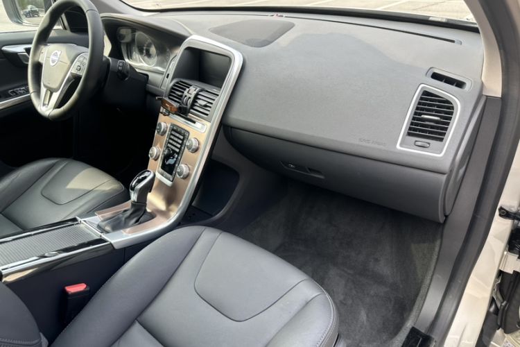 Used Volvo XC60 2017 T5 Smart Upgrade Edition