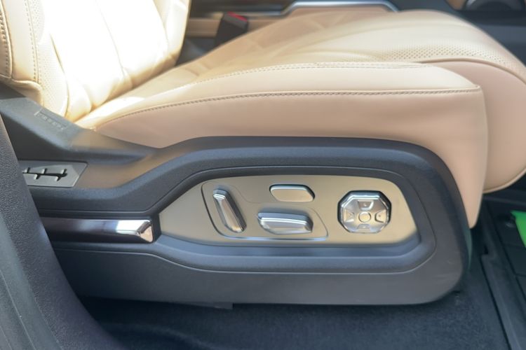 Used Formula Leopard 8 2025 Smart & Brave Flagship Edition 6 Seats
