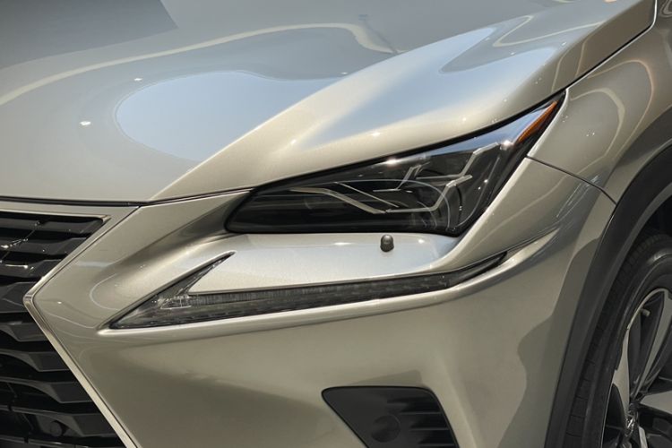 Used Lexus NX 2020 300h All-Wheel Drive FENGZHI Version China VI Standard Left Front Headlight