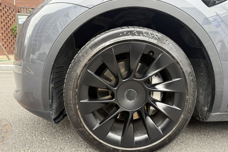 Used Tesla Model Y 2021 Long-Range All-Wheel-Drive Version
