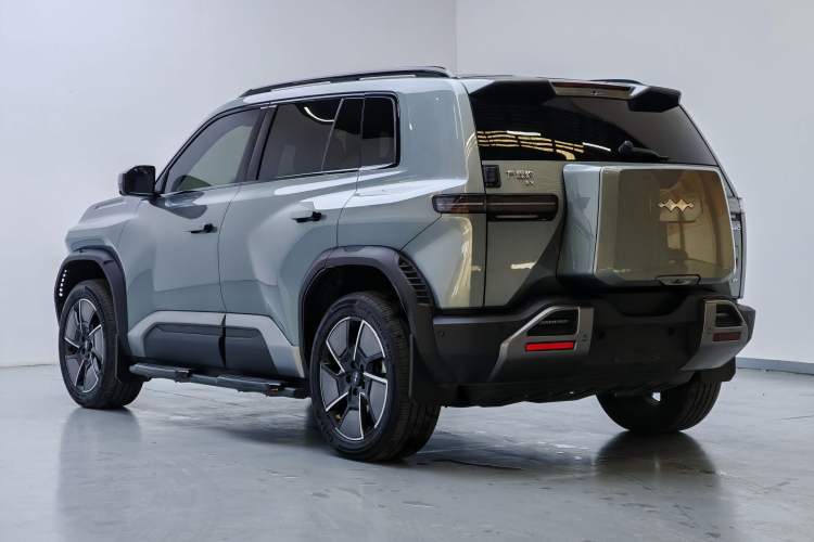 Used Formula Leopard Titanium 3 2025 501 km All-Wheel Drive Intelligent Driving Max Edition
