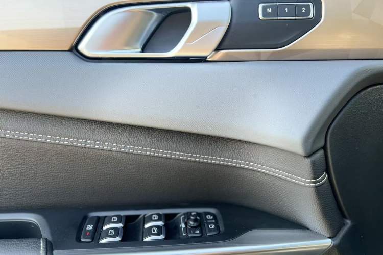 Used Lynk & Co 01 2019 2.0T Two-Wheel-Drive Pro Version China VI Standard Interior 8