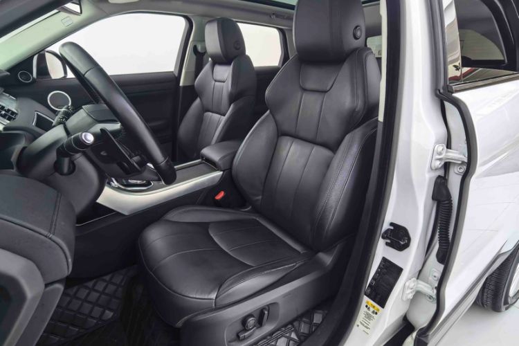 Used Land Rover Range Evoque 2018 240 PS SE Smart Brilliance Edition Interior 9