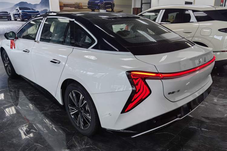 Used Hongqi EH7 2025 690 Smart Selection Edition