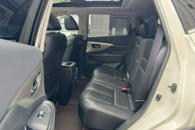 Used Nissan Murano 2019 2.5L XL Two-Wheel Drive Smart Connect Luxury Edition China VI Standard Interior 2