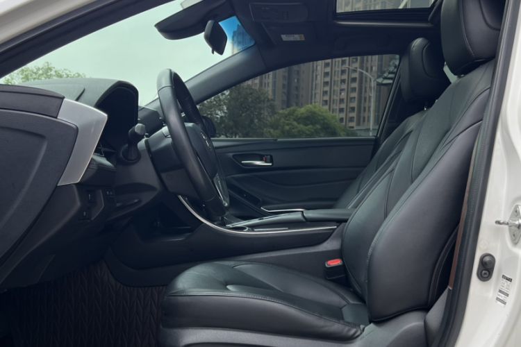 Used Toyota Avalon 2019 Dual-Engine 2.5L Luxury Edition China VI Standard