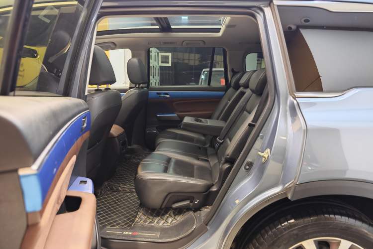 Used GAC Trumpchi GS8 2017 320T Two-Wheel Drive Luxury Smart Connectivity Version (7 Seats)