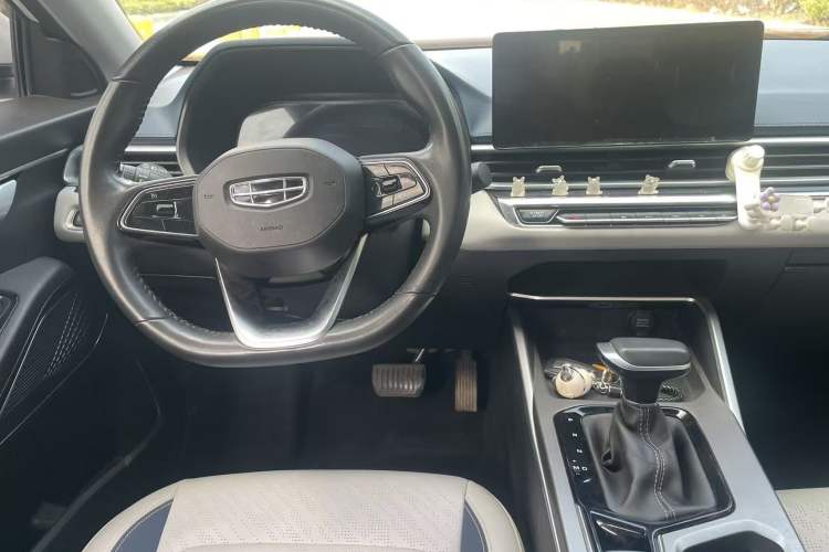 Used Geely Auto Emgrand 2022 4th Generation 1.5L CVT Flagship Model Interior 2