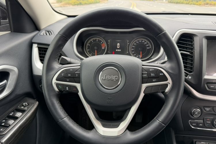 Used Jeep Cherokee 2016 2.4L Professional Edition