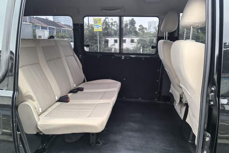 Used FORTHING Lingzhi 2023 M5L 1.6L Base Model 5 Seats