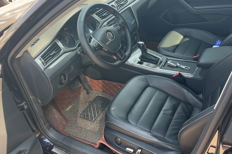 Used Volkswagen Passat 2015 1.8TSI DSG Prestige Edition Interior 3