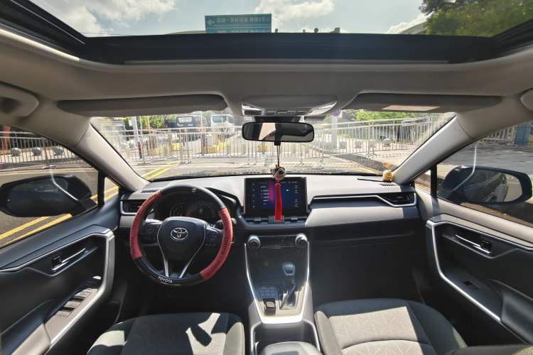 Used Toyota RAV4 2022 2.0L CVT 4x4 Fashion Edition
