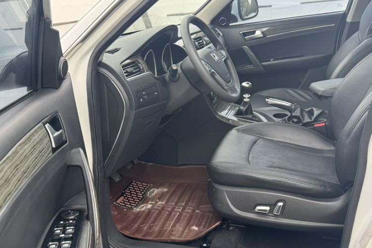 Used Zotye T600 2015 1.5T Manual Luxury Model Interior 3