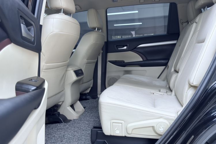 Used Toyota Highlander 2017 2.0T Four-Wheel Drive Elite Edition 7-Seater Interior 6