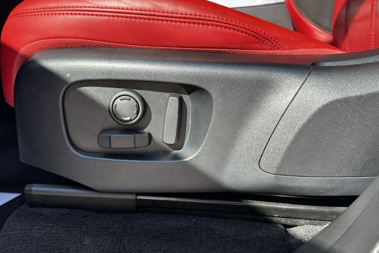 Used Land Rover Range Sport 2020 3.0 L6 HSE DYNAMIC Interior 8