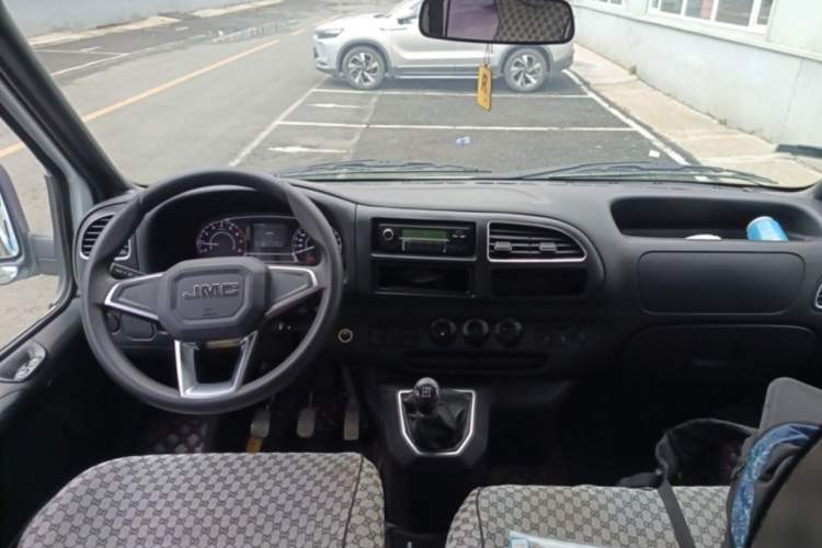 Used JMC Transit 2019 2.8T Commercial Version Short Wheelbase Mid-Roof 6-Seater China VI JX493
