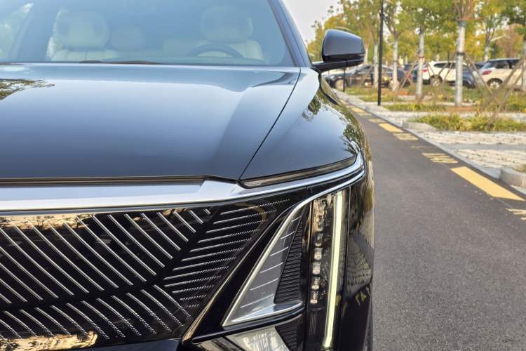 Used Cadillac LYRIQ 2024 Rear-Drive Standard Range Luxury Edition Left Front Headlight