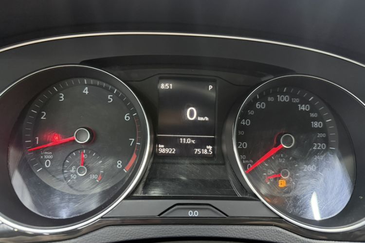 Used Volkswagen Magotan 2017 330TSI DSG Leading Model Odometer Close Up