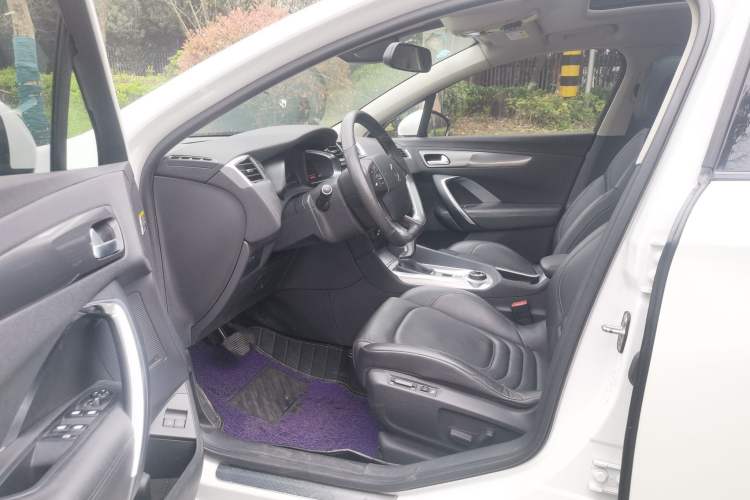 Used DS 6 2014 1.6T Luxury Edition THP160 Interior 2