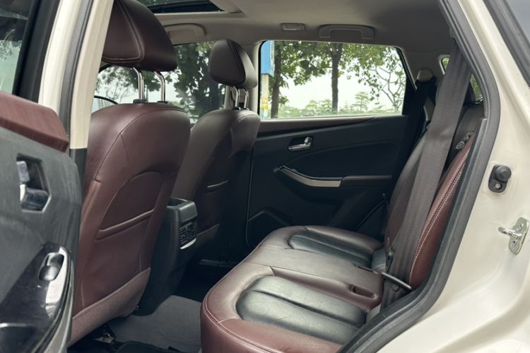 Used Venucia T70X 2016 2.0L CVT SmartFun Sport Edition
