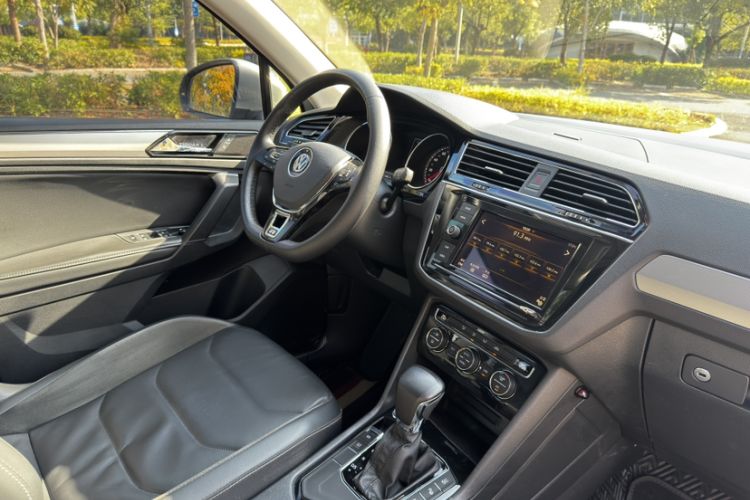 Used Volkswagen Tiguan L 2019 330TSI Automatic Two-Wheel Drive Panoramic Comfort Edition China VI Standard
