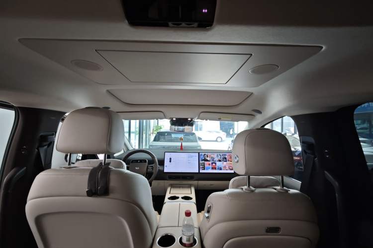 Used Li Auto MEGA 2024 Ultra Model
