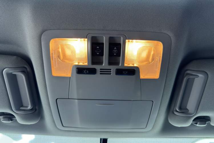 Used Toyota Highlander 2017 2.0T Four-Wheel Drive Luxury Edition 7 Seats
