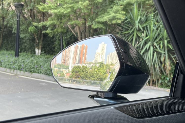 Used Lynk & Co 08 EM-P 2025 220 km All-Wheel-Drive Performance Halo Exterior 10