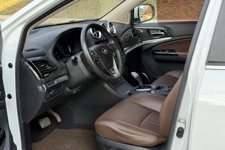 Used BYD S7 2017 2.0T Automatic Prestige Edition Interior 3