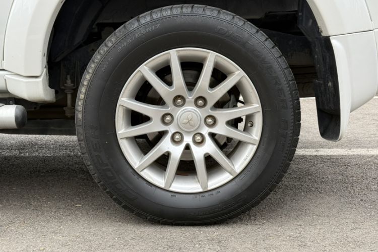 Used Mitsubishi Pajero Sport 2013 3.0L Automatic Two-Wheel Drive Luxury Edition
