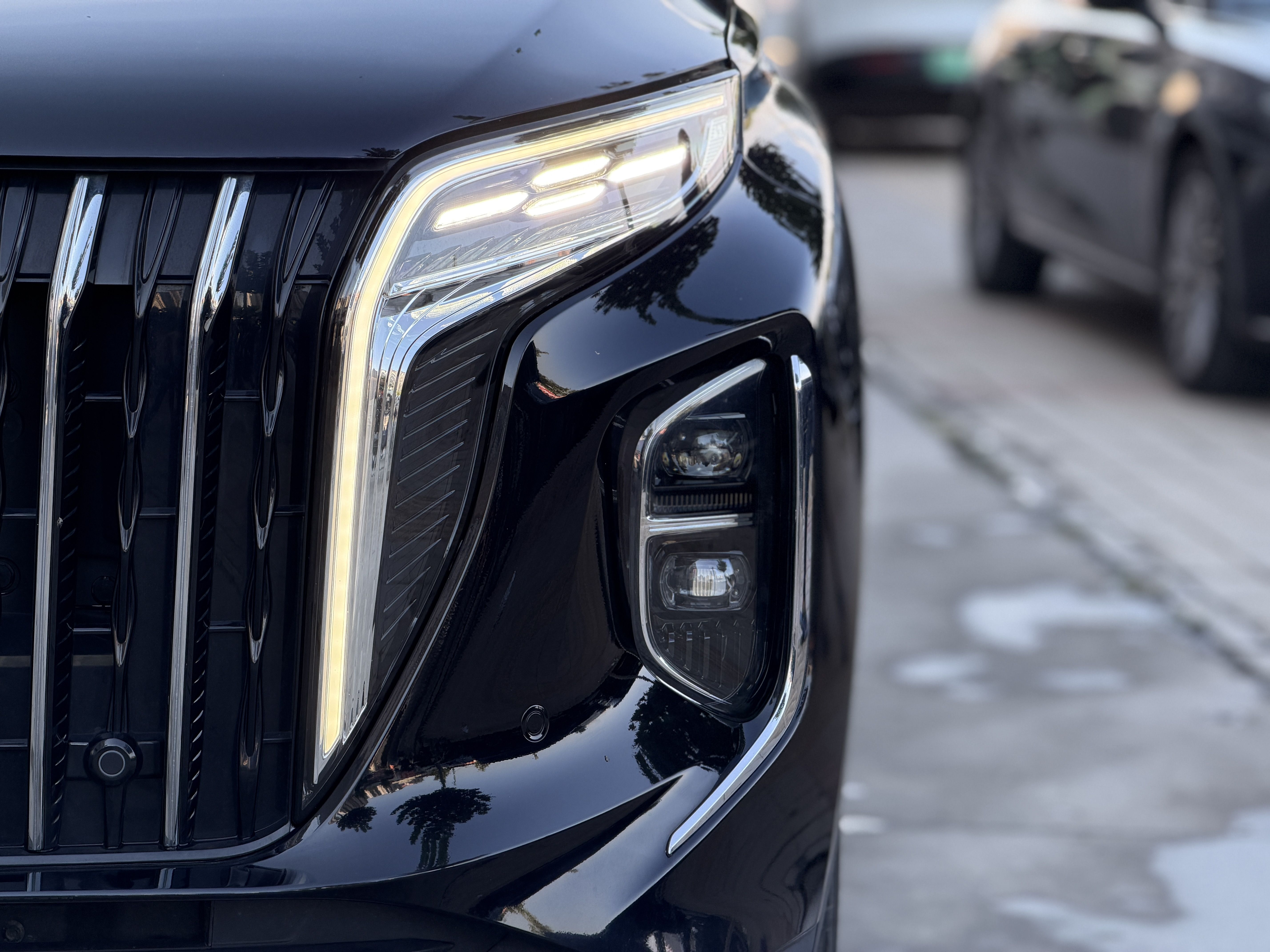 Hongqi HS7 PHEV 2024 2.0T PHEV Four-Wheel Drive Flagship Edition 7 Seats — снимка 8