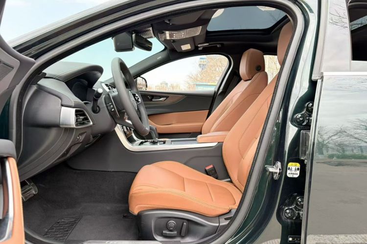 Used Jaguar XEL 2023 2.0T 250 PS R-DYNAMIC S Advanced Sport Edition Interior 2