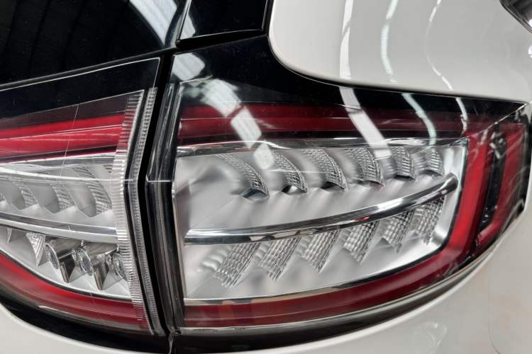 Used Ford Edge 2018 EcoBoost 245 Four-Wheel Drive Titanium 7-Seater
