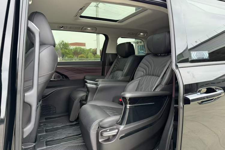 Used GAC Trumpchi M8 2024 Master Series 400T Prestige Edition